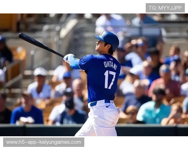 世界冠军与粉丝的球场奇缘：互动投球的魅力与感动